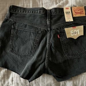 Levi’s 501 shorts. NWT. Size 33.